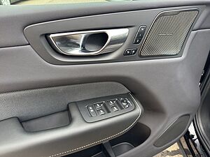 Volvo  Plus Dark