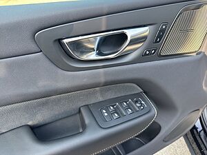 Volvo  Plus Dark