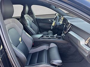 Volvo  Plus Dark