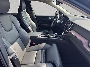 Volvo  Plus Dark