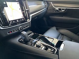 Volvo  V90 T8 TWIN ENGINE AWD Automatikgetriebe (223+65kW/303+87PS) R-Design