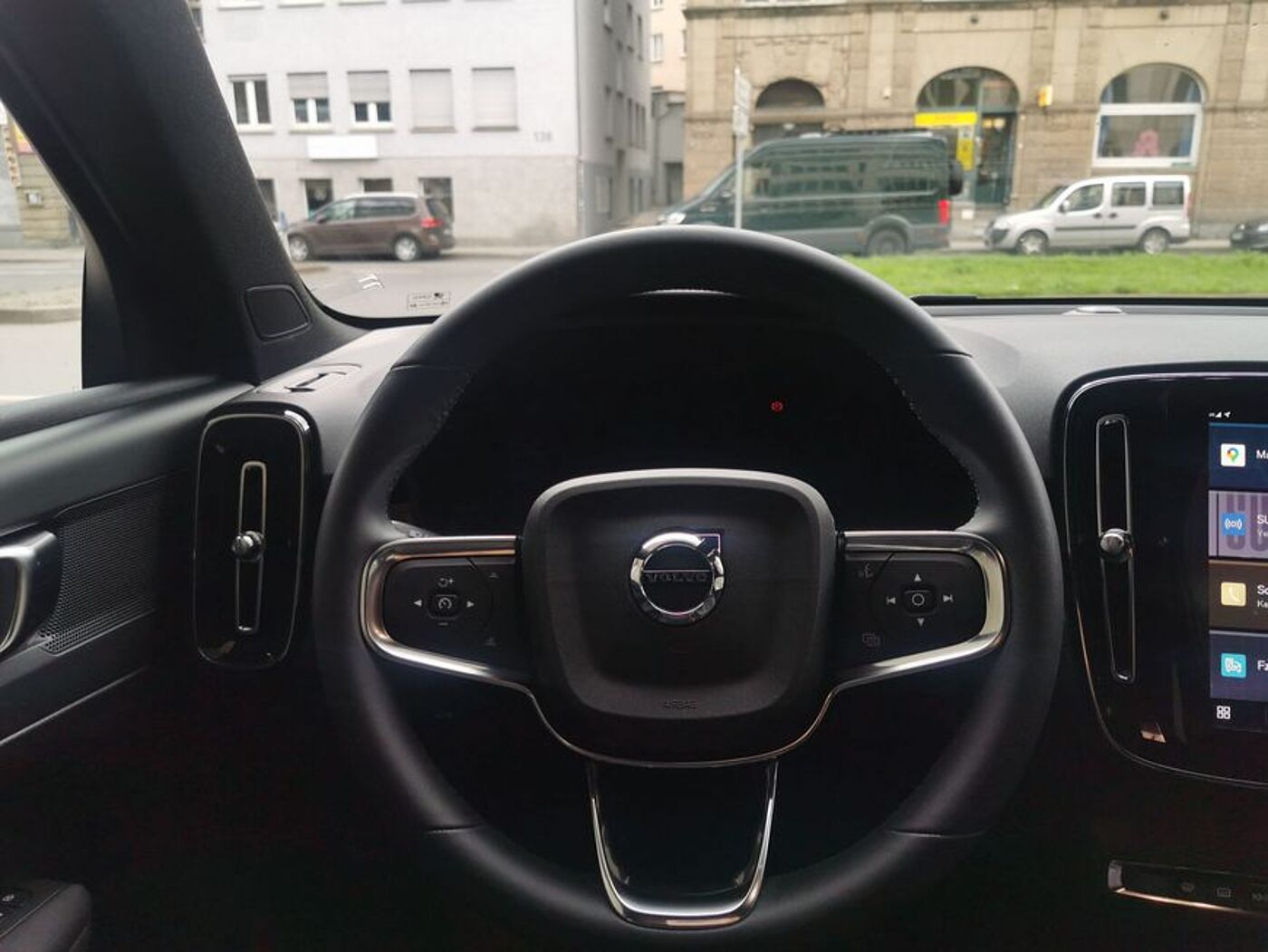 Volvo  XC40 Recharge 82 kWh Twin Motor  300 kW, 5-türig (Strom)