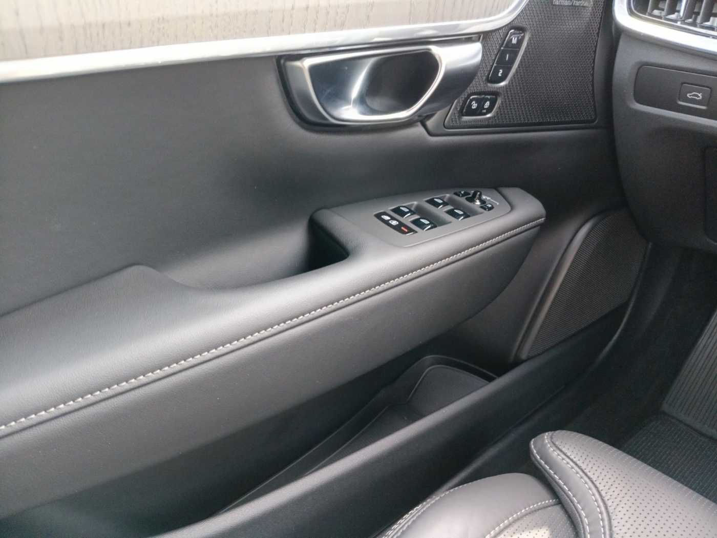 Volvo  Plus B5 AWD  AHK/360°/Standhzg