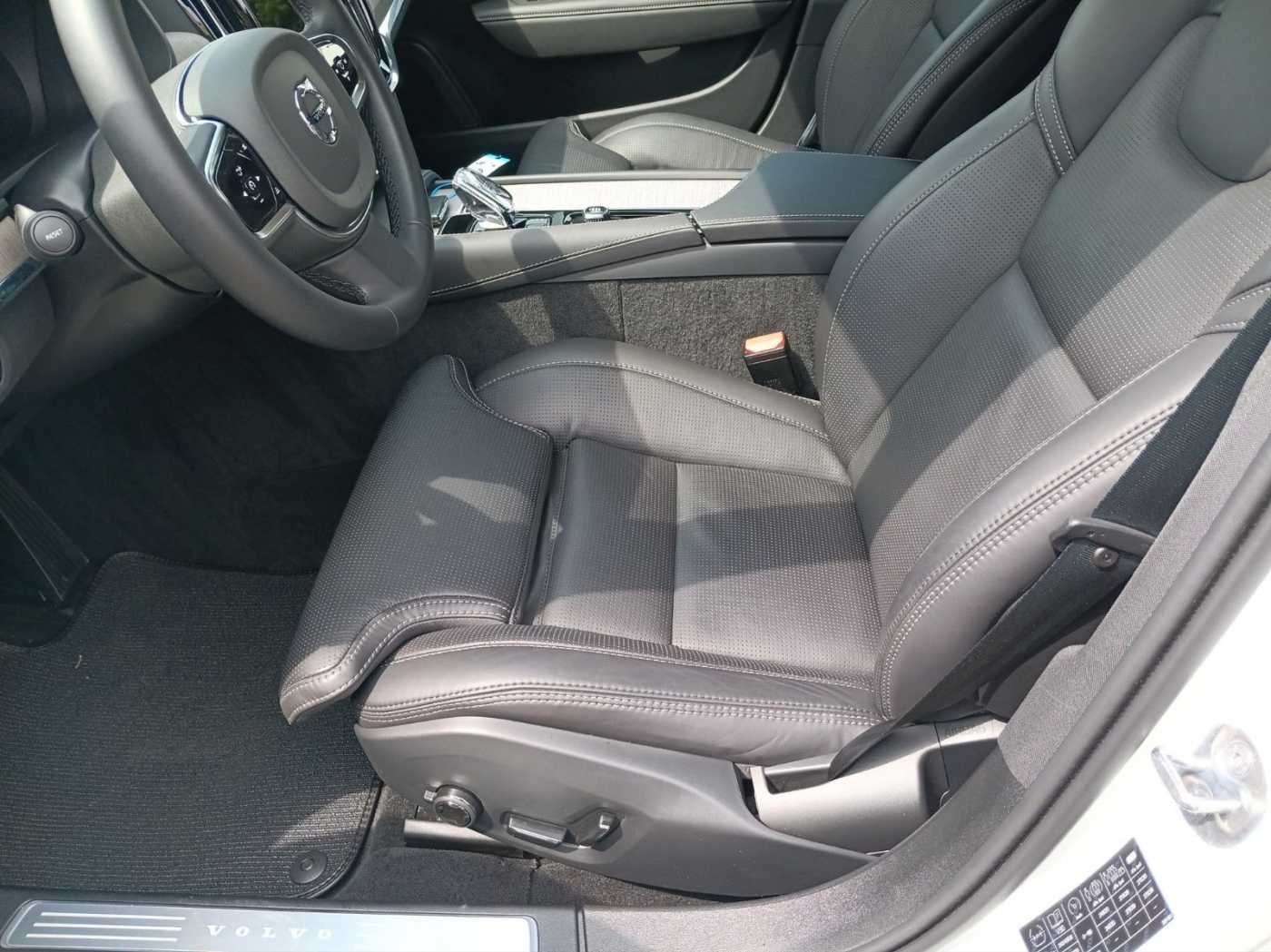 Volvo  Plus B5 AWD  AHK/360°/Standhzg