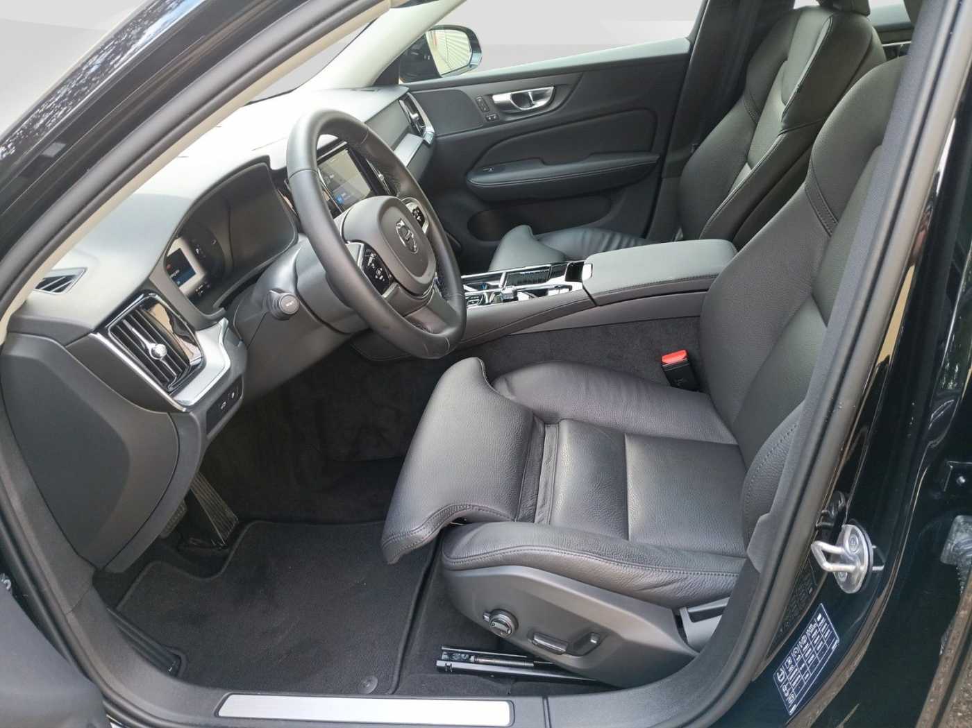 Volvo  T6 Plus Dark Recharge Cam/Navi/Standhzg.
