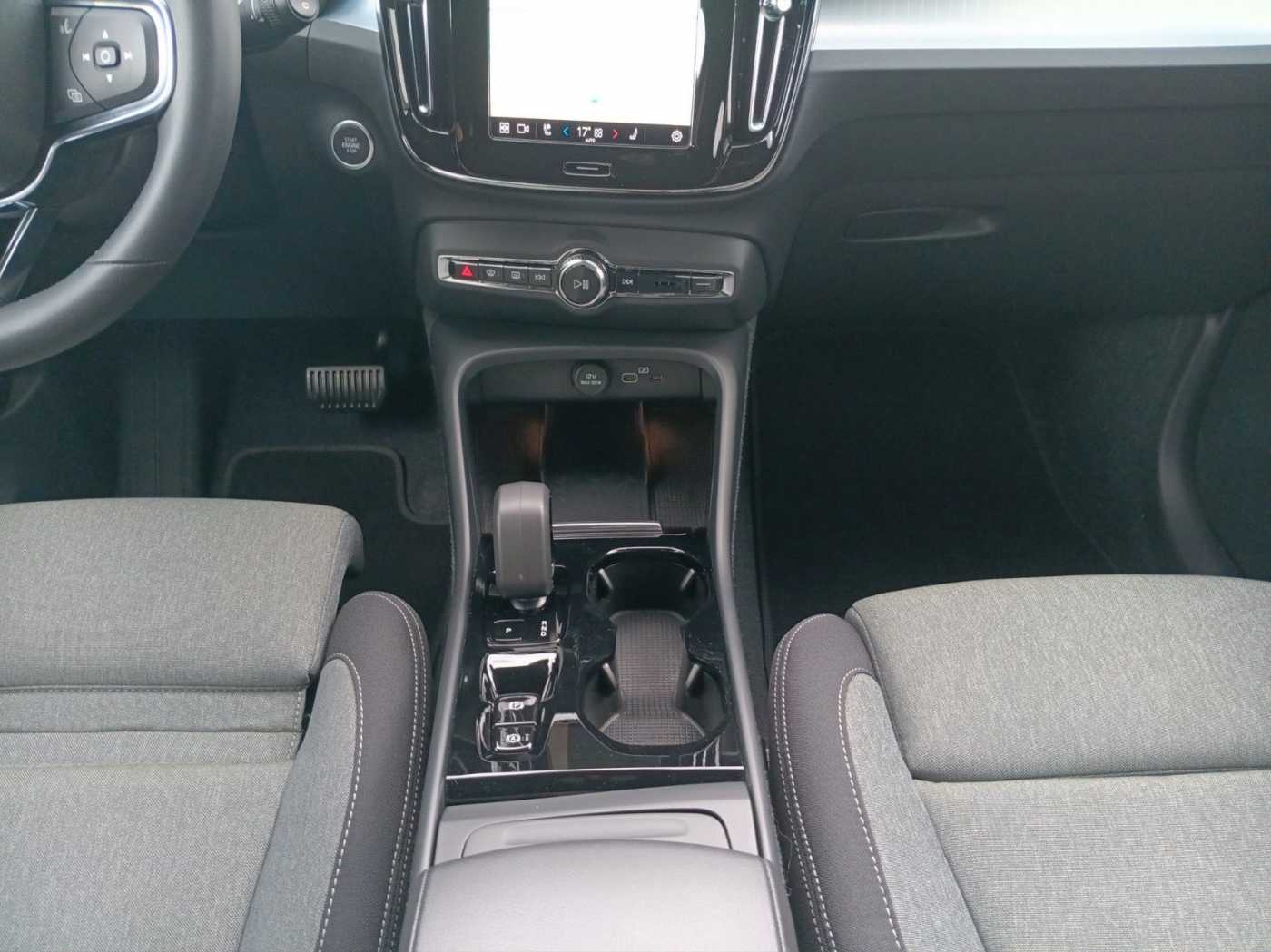 Volvo  B3 Plus 2WD H&K/Cam/Nav