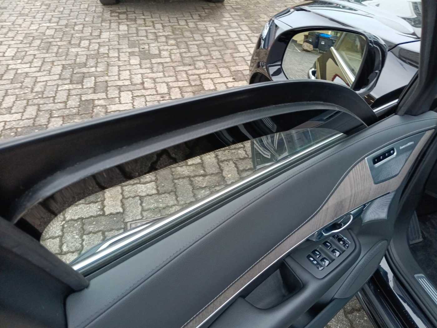Volvo  B6 AWD Inscrip Gepanzert Armoured  NIJ-IIIA