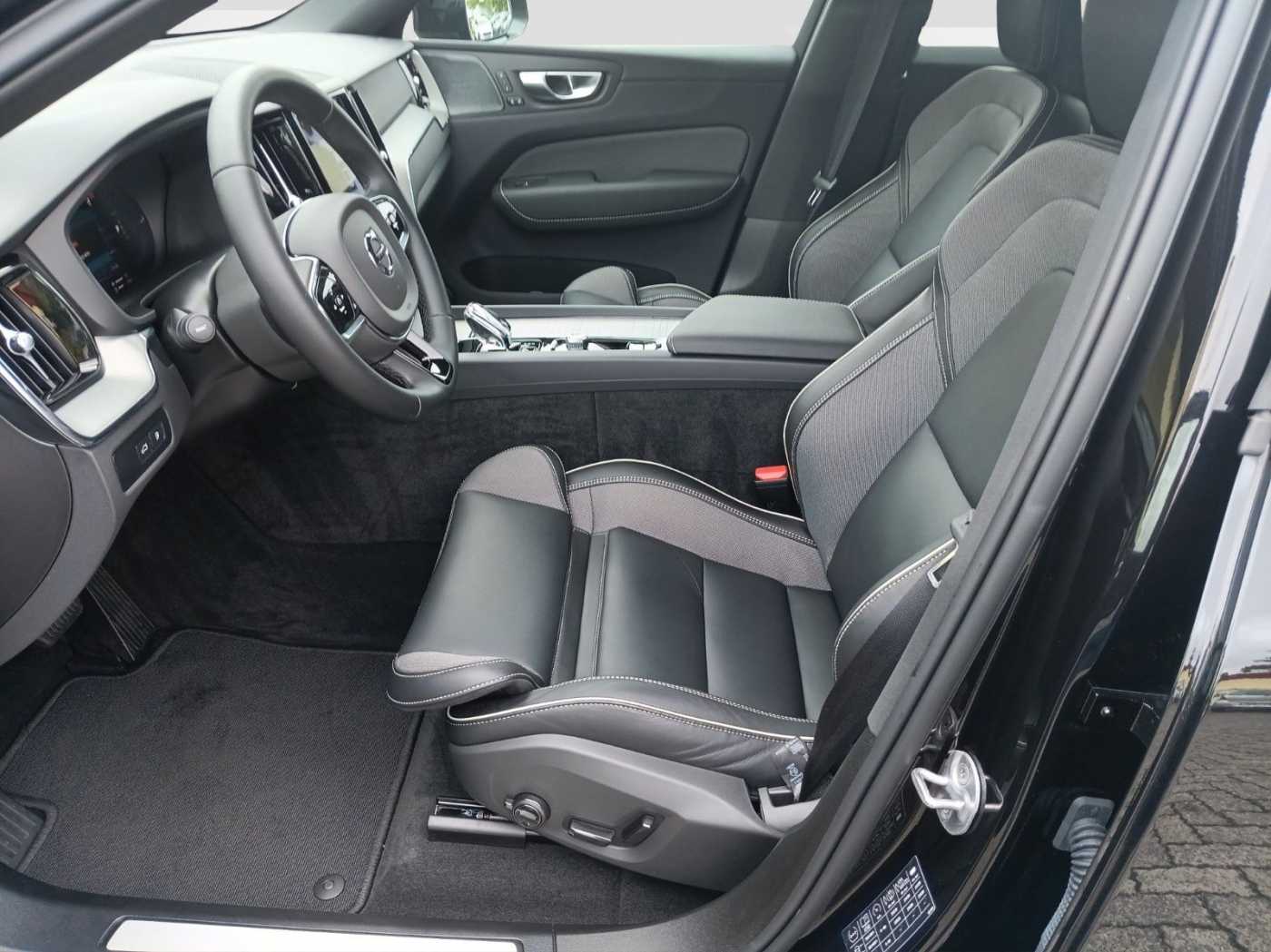 Volvo  T6 AWD Black Edit. PLUS AHK/360°/Panorama