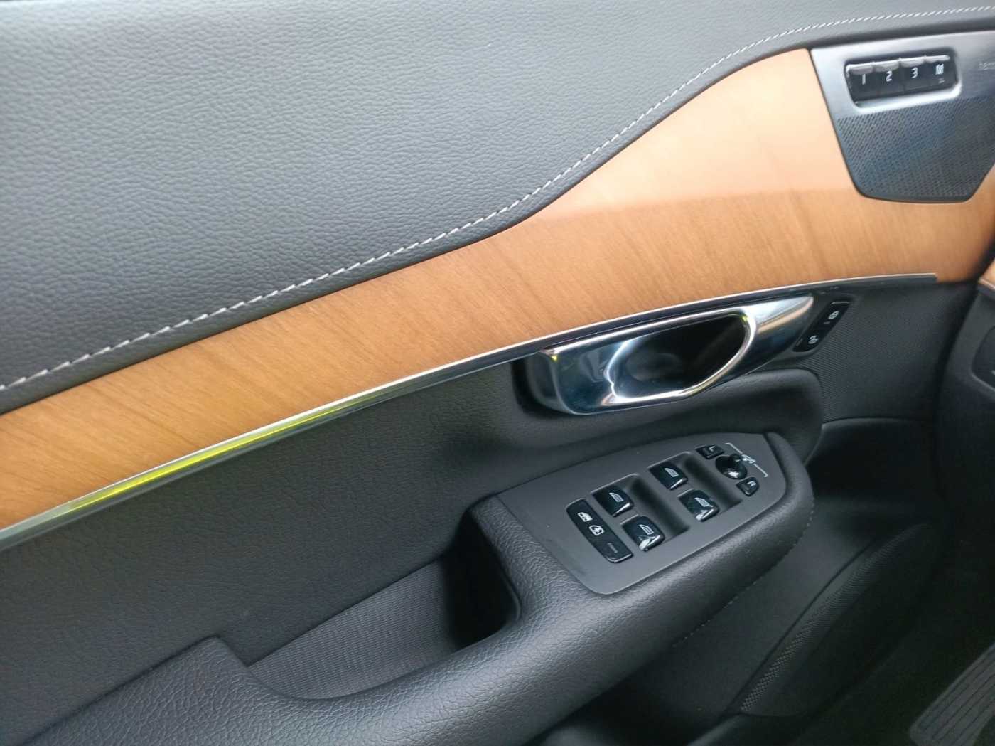 Volvo  T8 AWD Plus Bright 360°/Pano/Alarmanlage