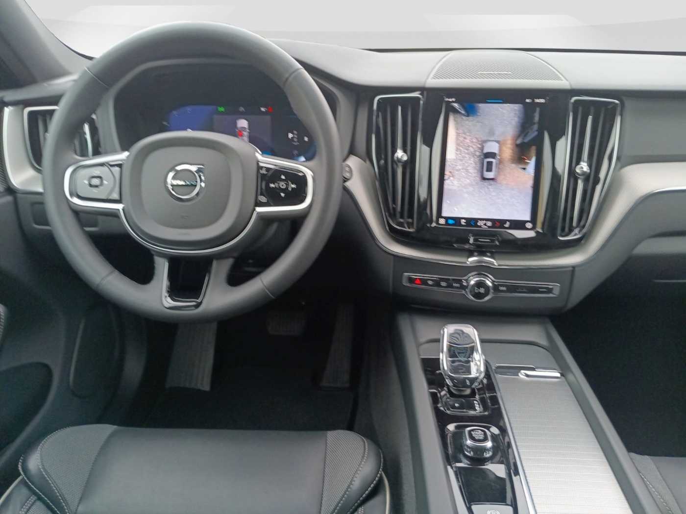 Volvo  B4 AWD Plus Dark 360°/AHK/H&K