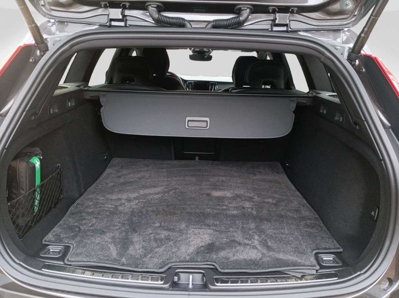 Volvo  B4 Plus Dark Sitzhzg/Cam/Navi