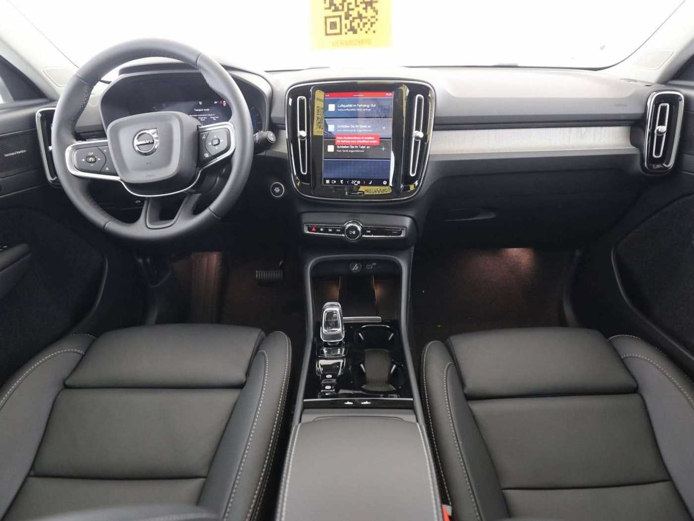 Volvo  B4 2WD Ultra Dark AHK/360°/Panorama