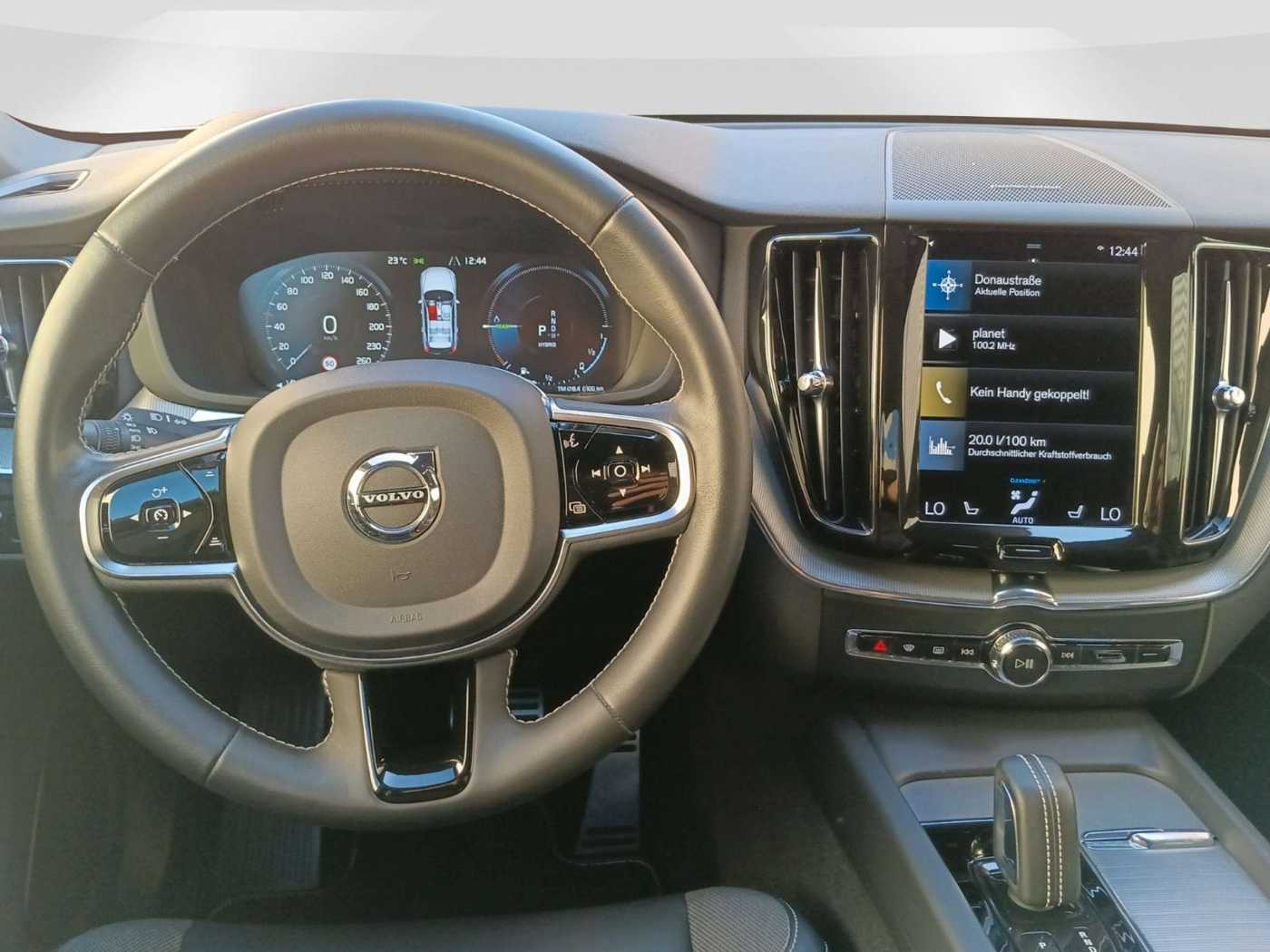 Volvo  T8 AWD R-Design AHK/Standhzg. /Pano