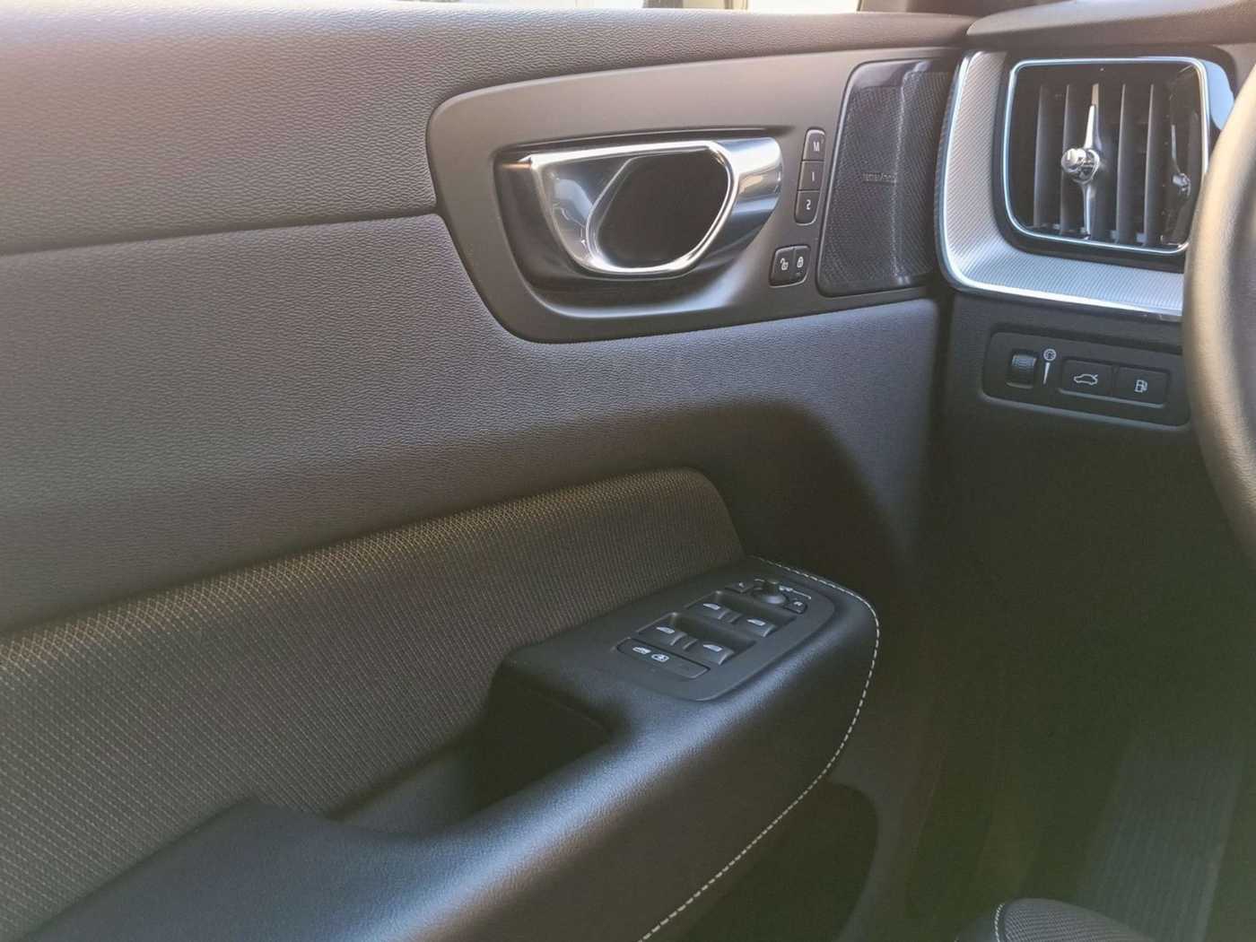 Volvo  T8 AWD R-Design AHK/Standhzg. /Pano