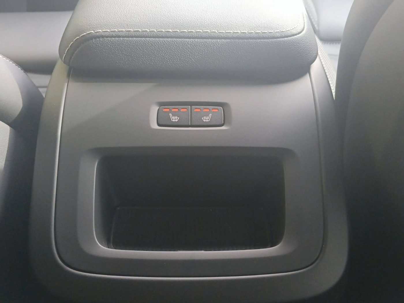 Volvo  Recharge  T6 AWD R-Design AHK/Panorama/Cam