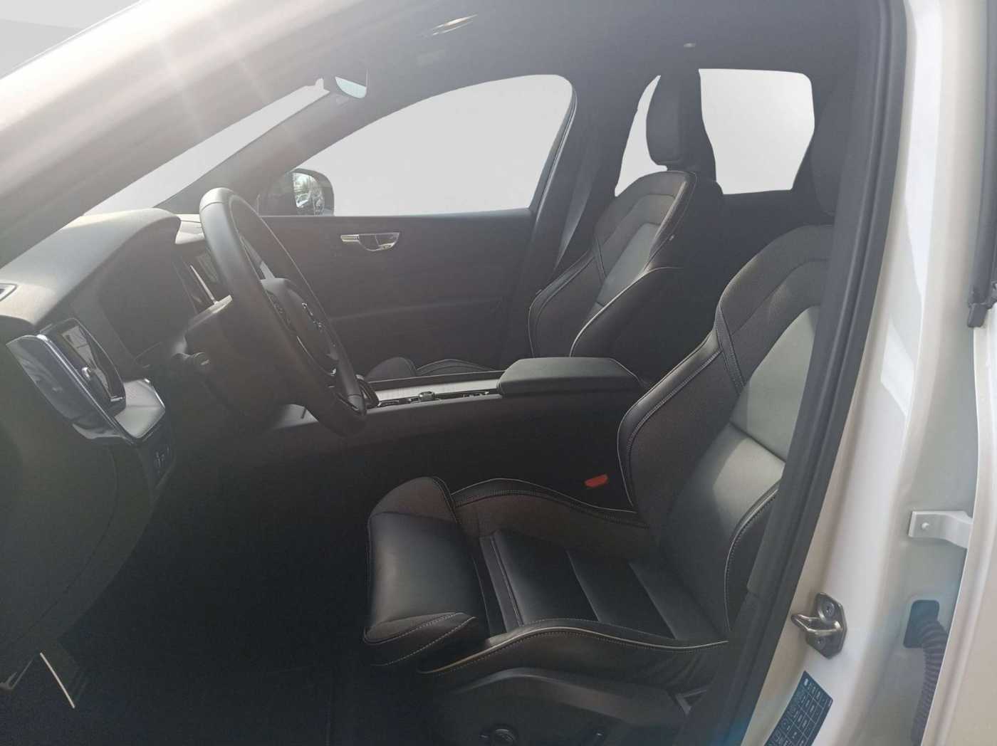 Volvo  Recharge  T6 AWD R-Design AHK/Panorama/Cam