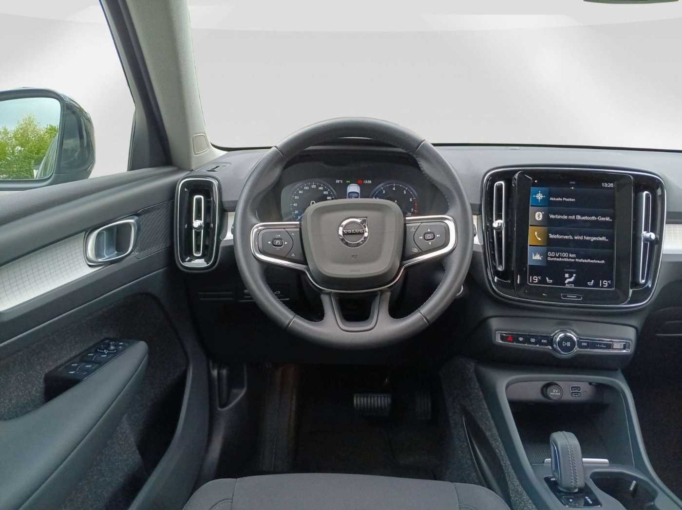 Volvo  T3 2WD Momentum Pro Panorama/Cam/Hotspot