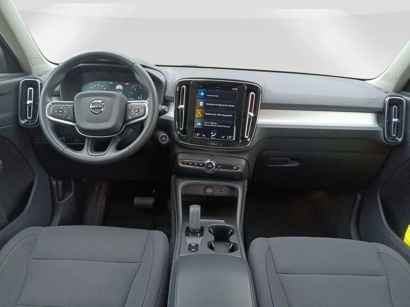 Volvo  T3 2WD Momentum Pro Panorama/Cam/Hotspot