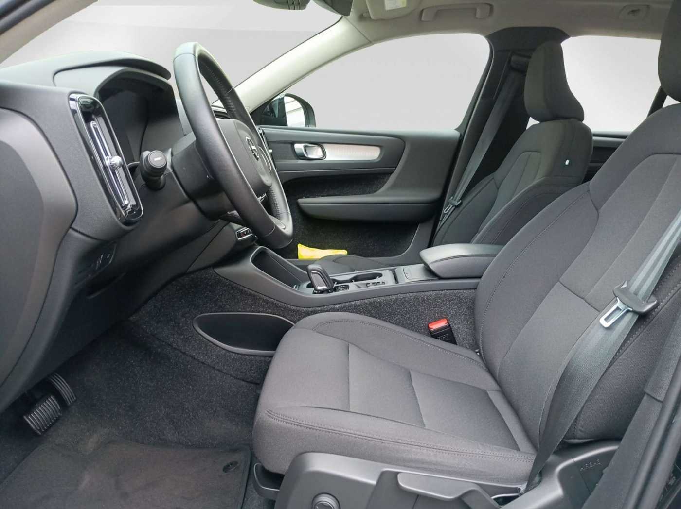 Volvo  T3 2WD Momentum Pro Panorama/Cam/Hotspot