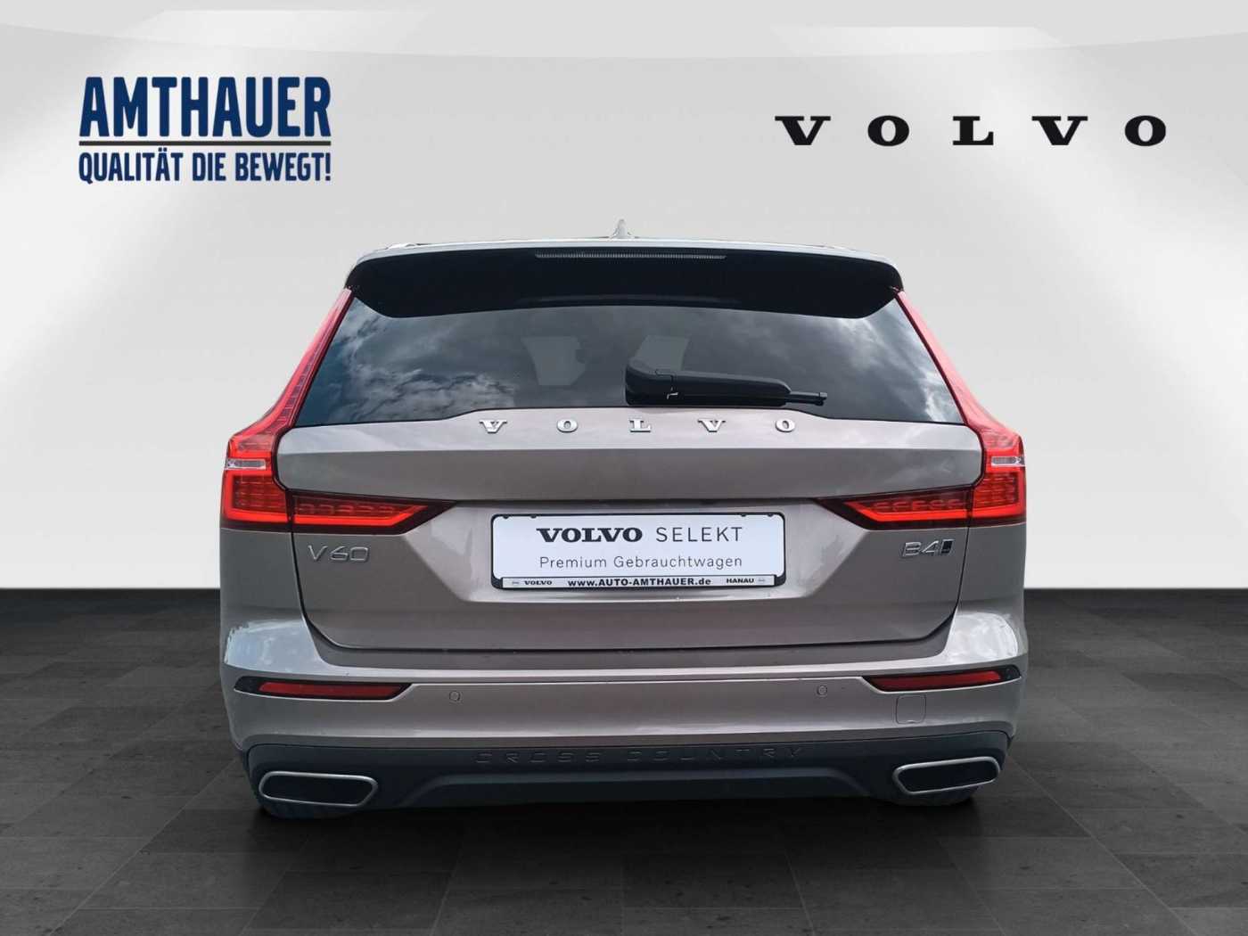 Volvo  B4 Cross Country Pro AWD 360°/AHK/Panorama
