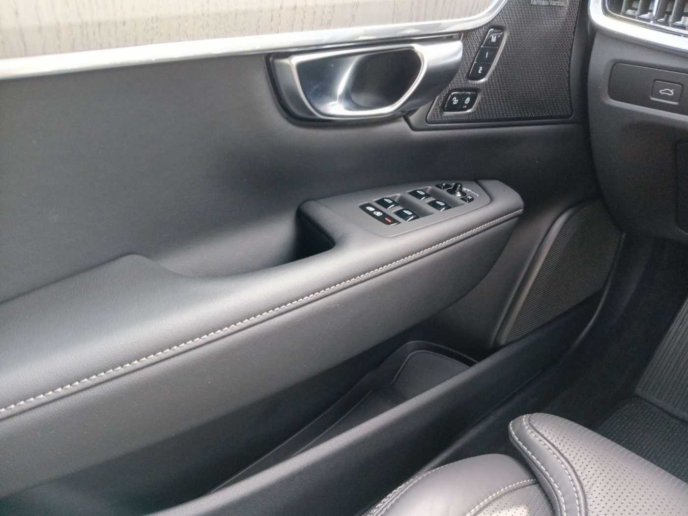 Volvo  Plus B5 AWD  AHK/360°/Standhzg