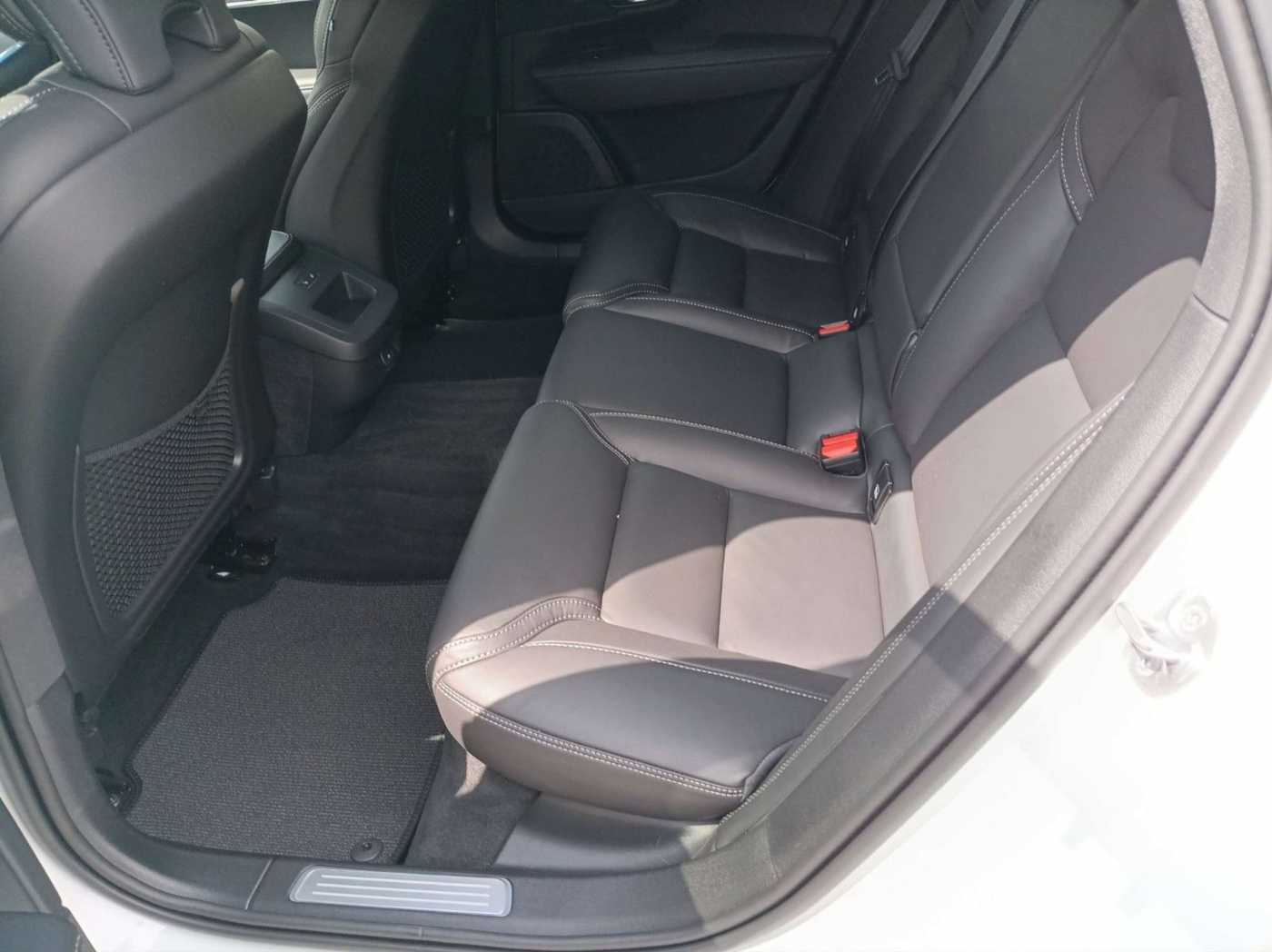 Volvo  Plus B5 AWD  AHK/360°/Standhzg