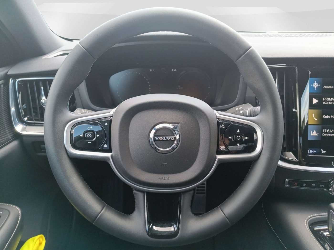 Volvo  T8 Twin Engine AWD R-Design 360°/AHK/Nav