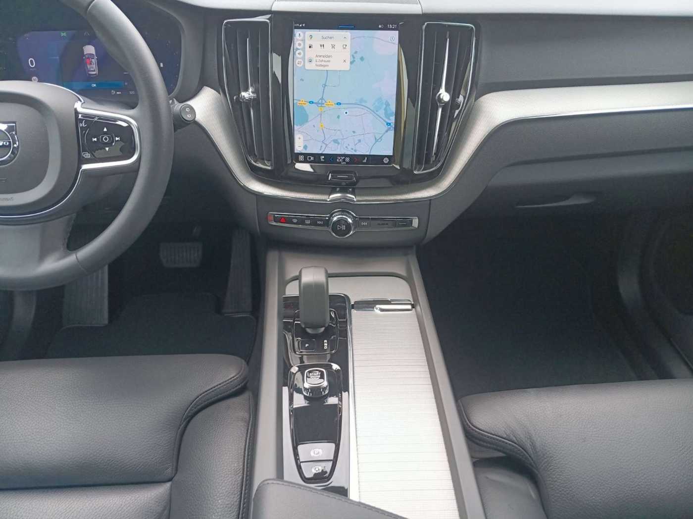 Volvo  B4 2WD Plus Dark Cam/Alarmanlage/Navi