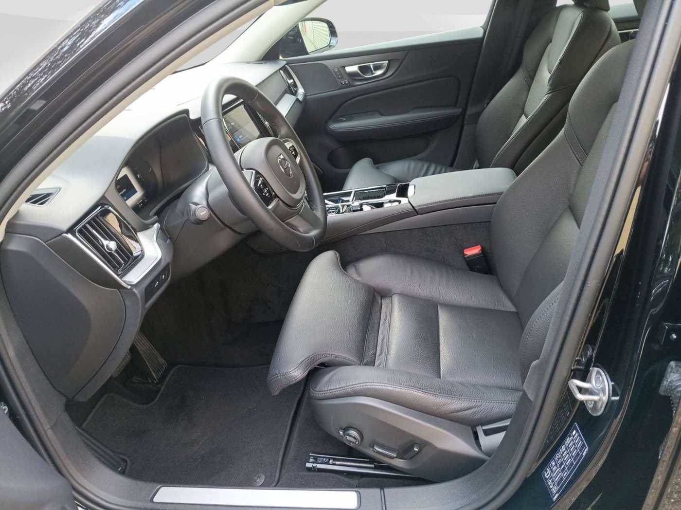 Volvo  T6 Plus Dark Recharge Cam/Navi/Standhzg.