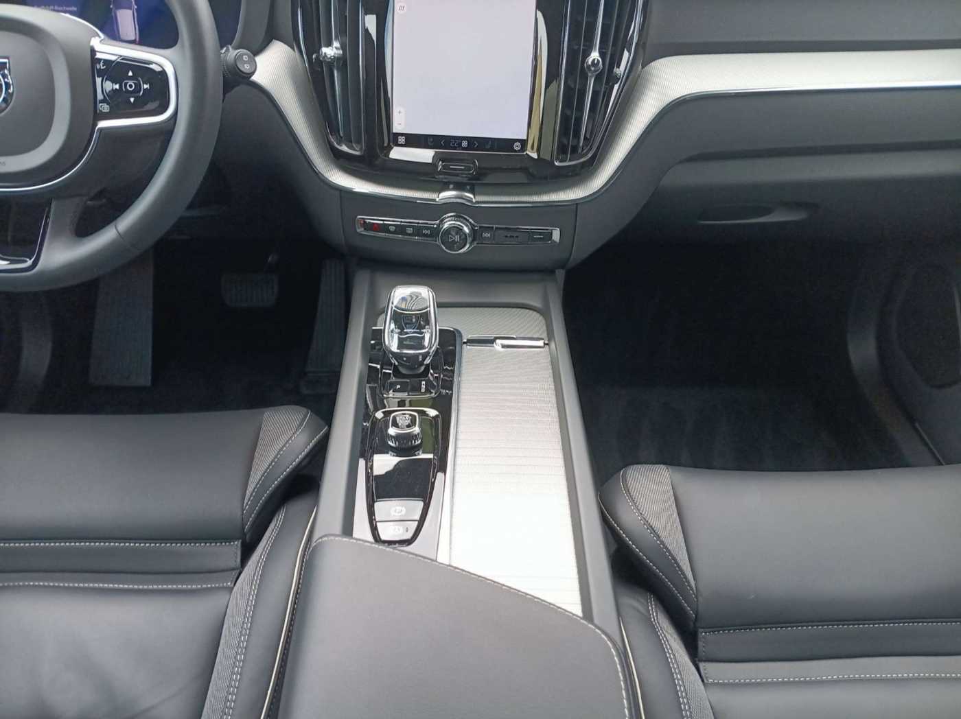 Volvo  B4 2WD Plus Dark 360°/H&K/Sportsitze
