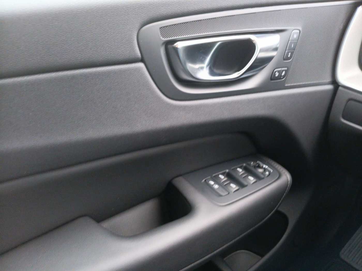 Volvo  T8 AWD Plus Dark 360°/Pano/Frontsch. heizb.