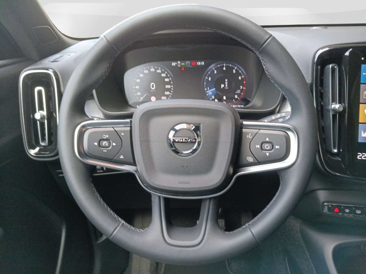Volvo  B4 2WD Core 360°/Navi/LED