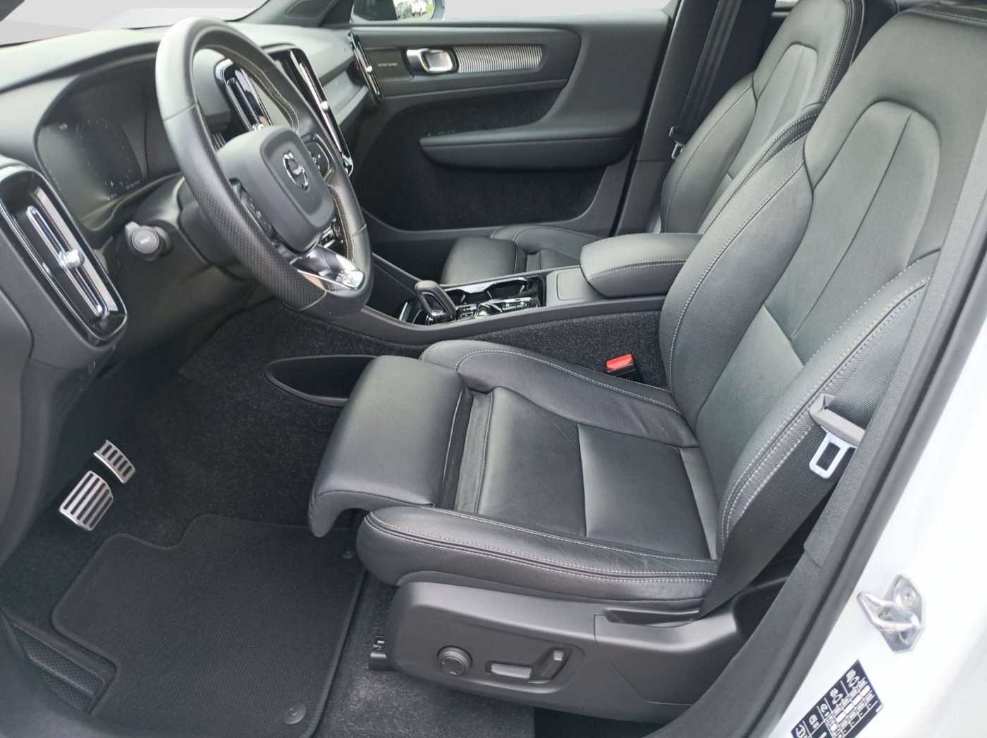 Volvo  D4 AWD R-Design  Pano/Cam/Standheiz.
