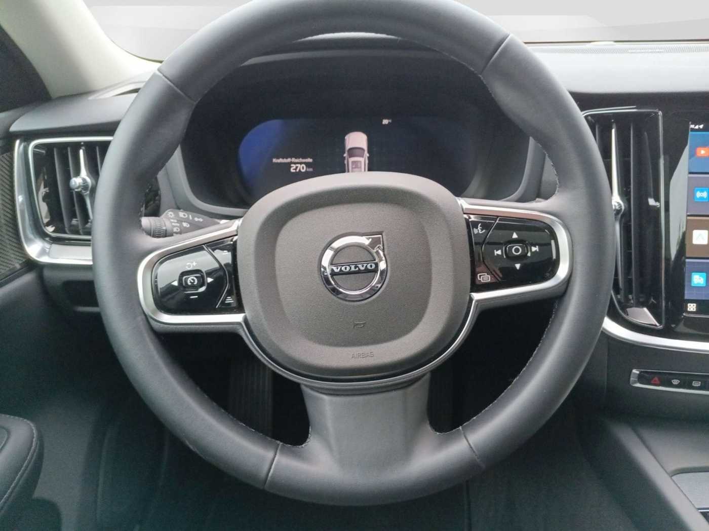 Volvo  B4 Plus Dark Panorama/360°/H&K