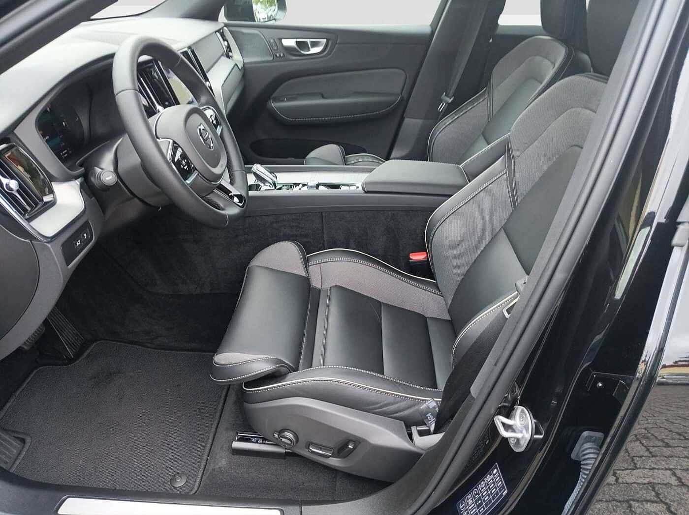 Volvo  T6 AWD Black Edit. PLUS AHK/360°/Panorama