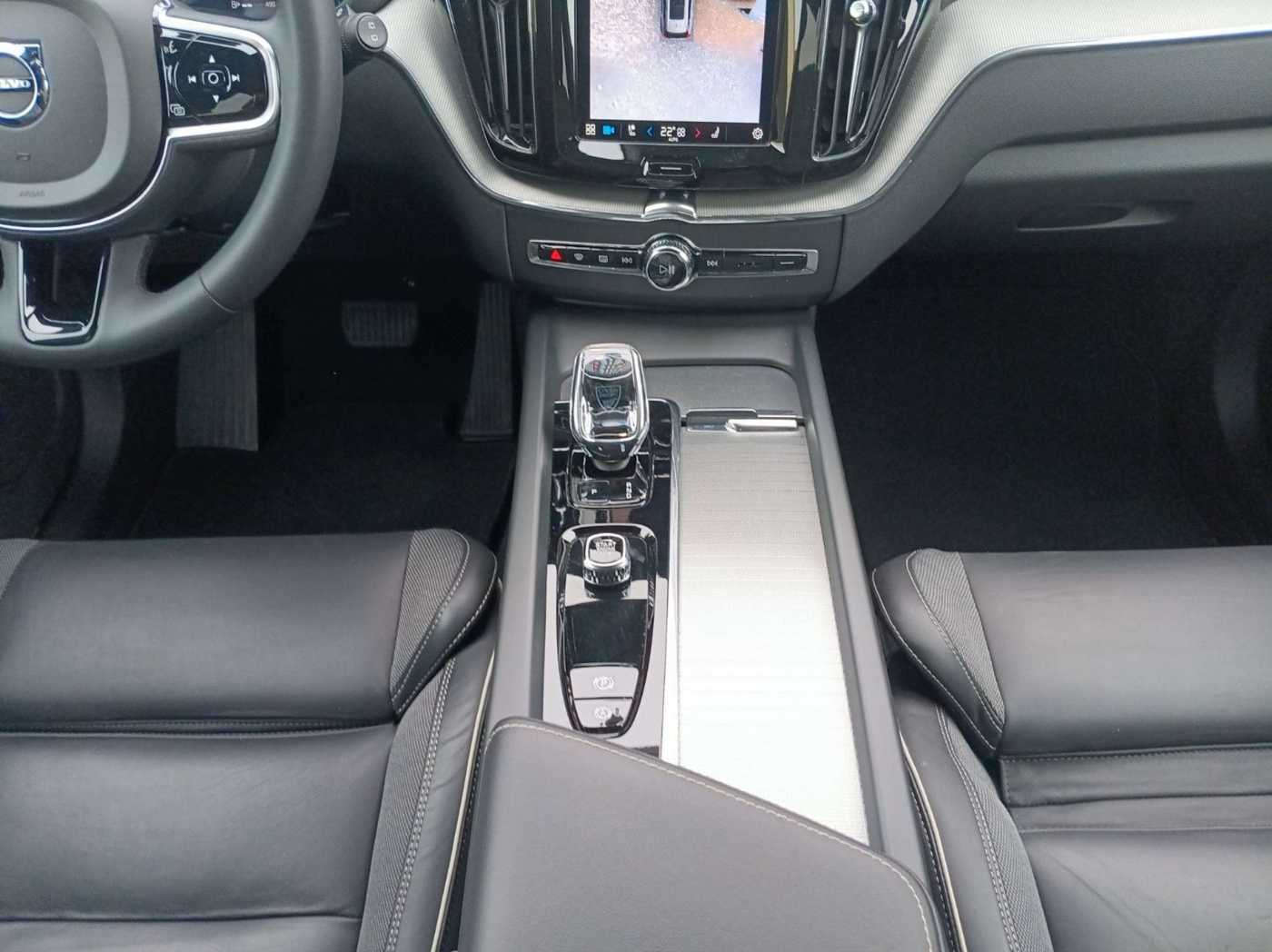 Volvo  B4 AWD Plus Dark 360°/AHK/H&K