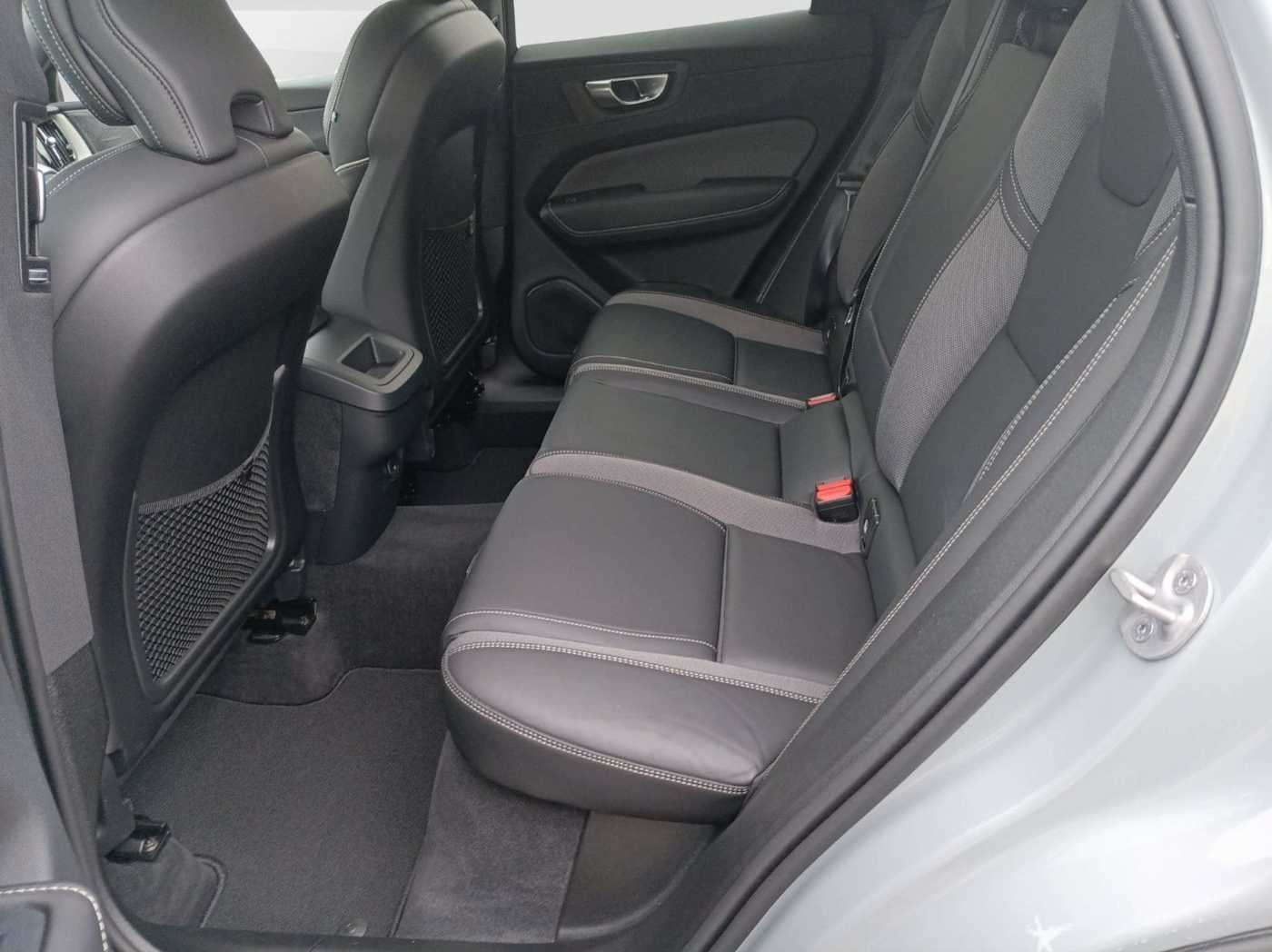 Volvo  B4 AWD Plus Dark 360°/AHK/H&K