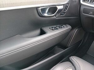 Volvo  Plus B5 AWD  AHK/360°/Standhzg