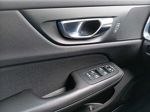 Volvo  B3 Momentum Core Navi/Frontsch. heiz. /PDC