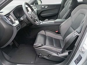 Volvo  B4 AWD Plus Dark 360°/AHK/H&K