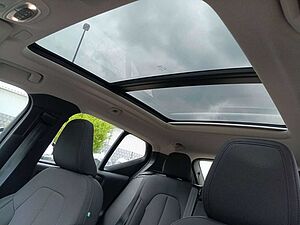 Volvo  T3 2WD Momentum Pro Panorama/Cam/Hotspot