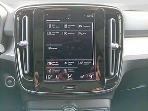 Volvo  T3 2WD Momentum Pro Panorama/Cam/Hotspot