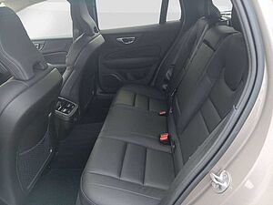 Volvo  B4 Cross Country Pro AWD 360°/AHK/Panorama