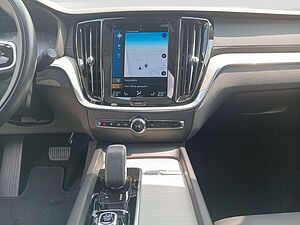 Volvo  B4 Cross Country Pro AWD 360°/AHK/Panorama