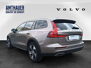 Volvo  B4 Cross Country Pro AWD 360°/AHK/Panorama
