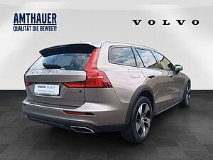 Volvo  B4 Cross Country Pro AWD 360°/AHK/Panorama