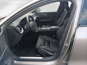Volvo  B4 Cross Country Pro AWD 360°/AHK/Panorama