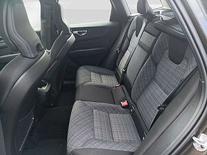 Volvo  B4 Momentum Pro Cam/LED/NAV
