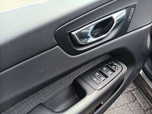 Volvo  B4 Momentum Pro Cam/LED/NAV