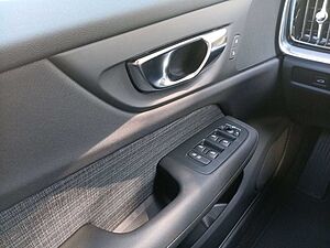 Volvo  Kombi B3 Core LED/Cam/Nav/Notrad/Metallic